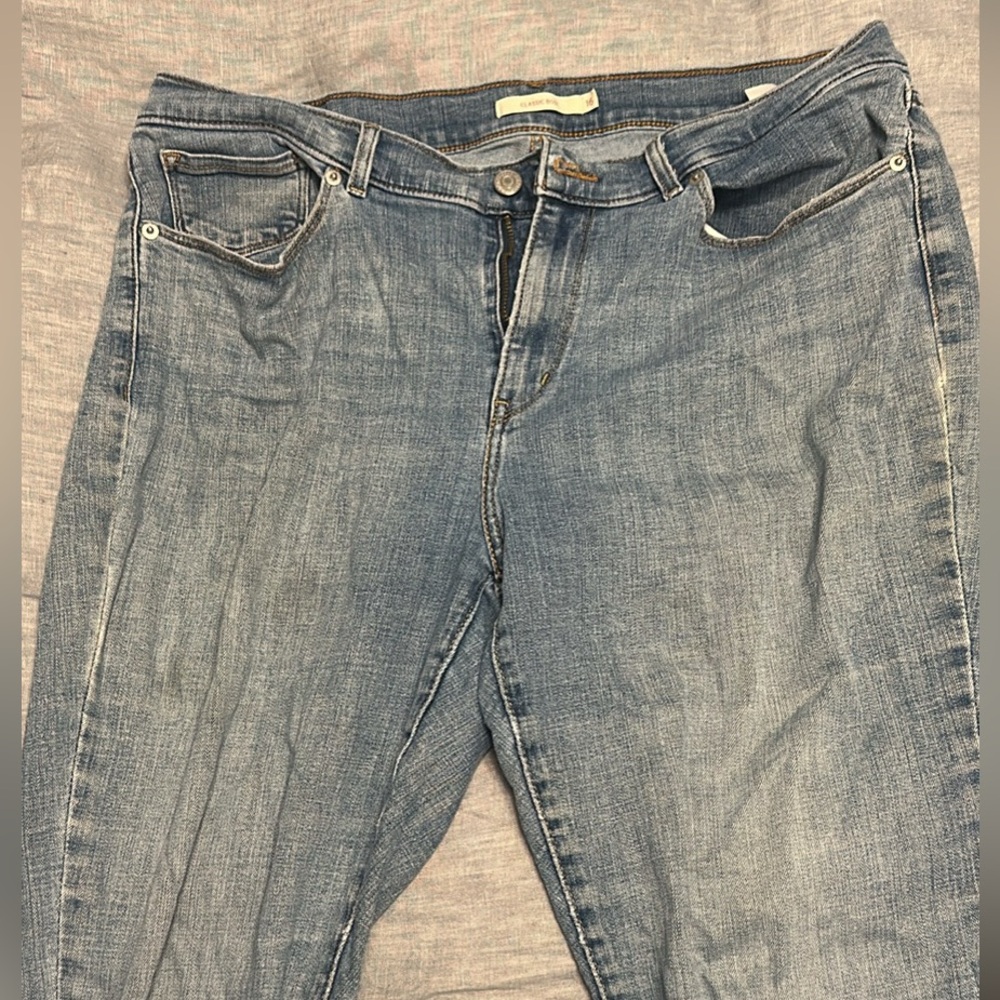 Levi’s Women’s Size 16 Classic Boot Cut
